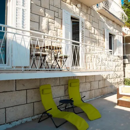 Guest house Kuca Za Odmor - By The Sea