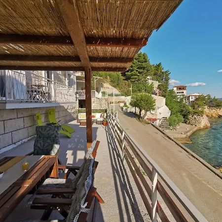 Kuca Za Odmor - By The Sea Guest house