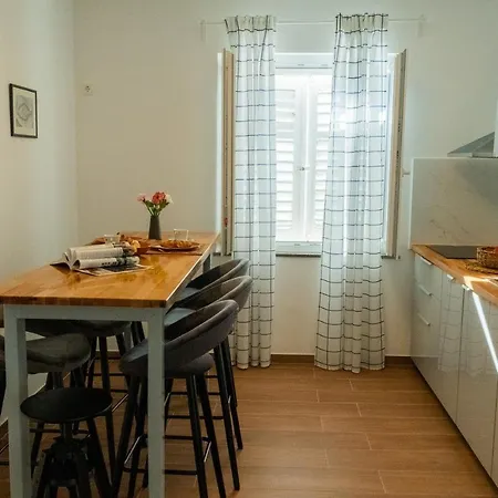 Kuca Za Odmor - By The Sea Guest house 3*