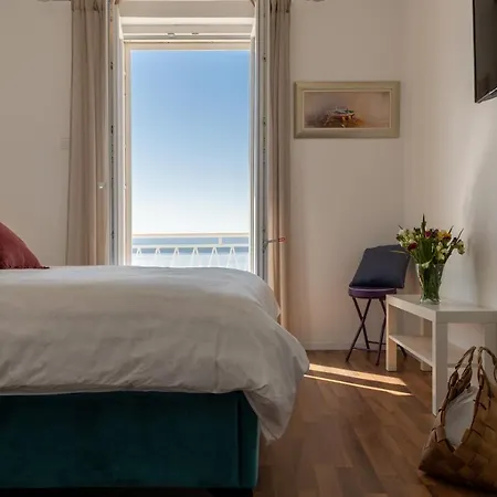 Kuca Za Odmor - By The Sea Guest house 3*